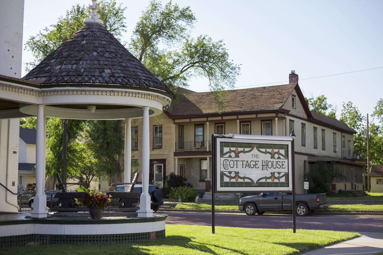 The Cottage House Council Grove Exterior foto